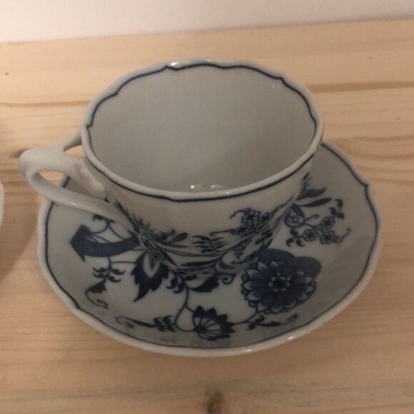 Vintage Blue Danube China Set of 2 Teacups and saucers EUC - Picture 5 of 6